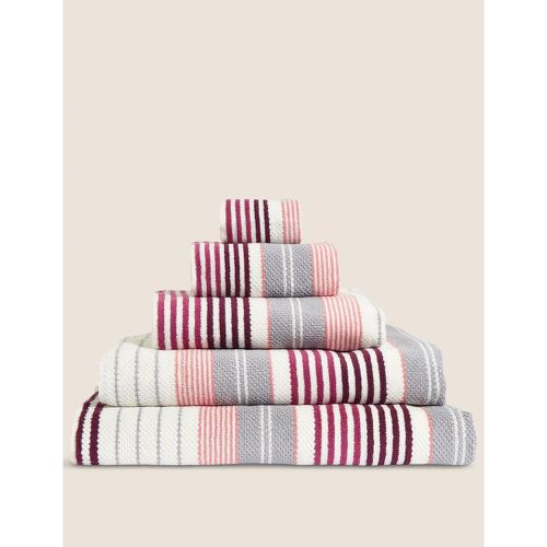Pure Cotton Striped Spa Towel red - Marks & Spencer - Modalova