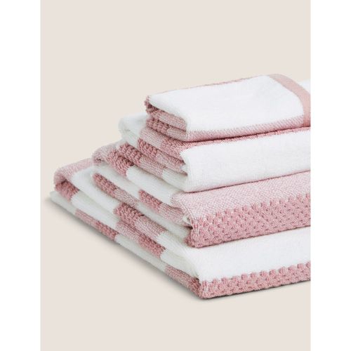 Pure Cotton Striped Textured Towel pink - Marks & Spencer - Modalova