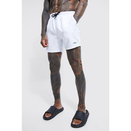 Costume a pantaloncino medio con firma Man - boohoo - Modalova