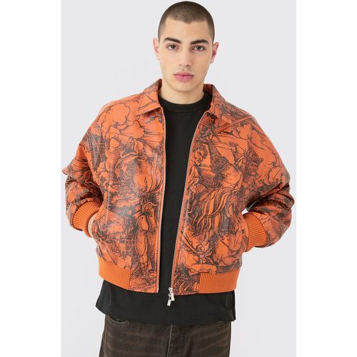 Bomber squadrato in PU con stampa e colletto - boohoo - Modalova