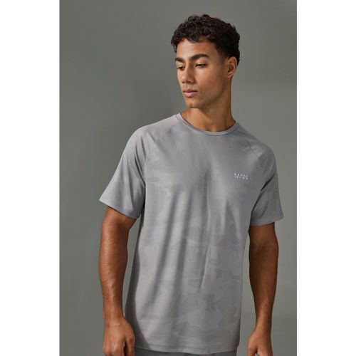 Camiseta Man Active De Ranglán Resistente Con Estampado De Camuflaje - boohoo - Modalova