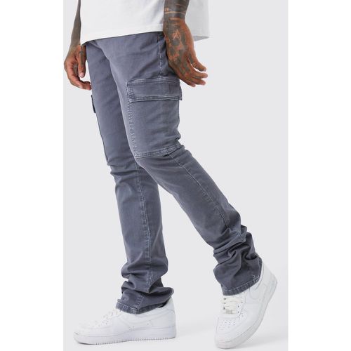 Pantaloni Cargo Skinny Fit sovratinti a zampa con pieghe sul fondo - boohoo - Modalova