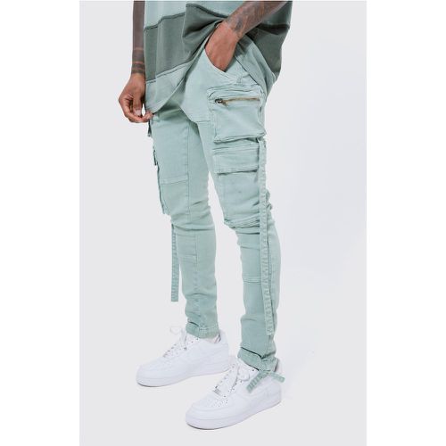 Jeans Cargo Super Skinny Fit in Stretch con spalline - boohoo - Modalova
