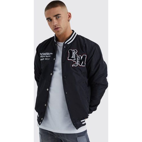 Giacca stile Varsity in nylon con stemmi - boohoo - Modalova