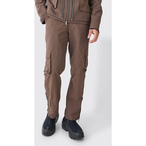 Pantaloni Cargo in nylon slavato con vita fissa - boohoo - Modalova