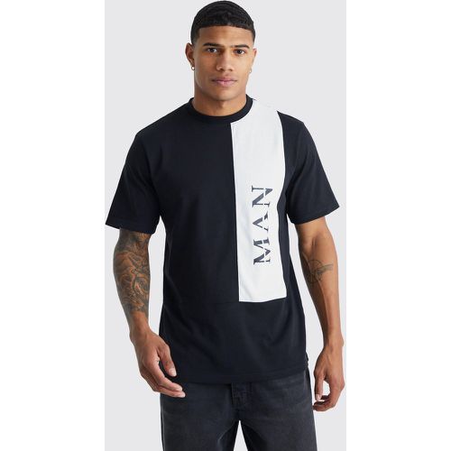 T-shirt Man a blocchi di colore con caratteri romani - boohoo - Modalova