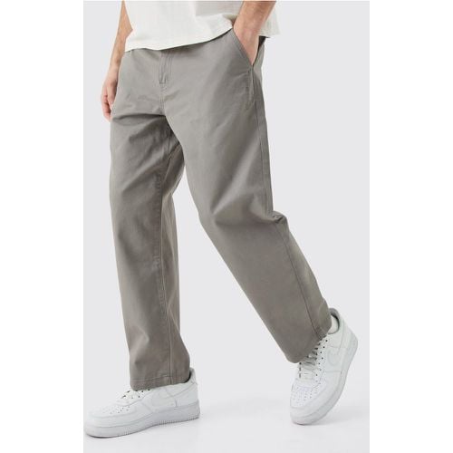 Pantaloni Chino alla caviglia stile Skate con vita fissa e logo - boohoo - Modalova