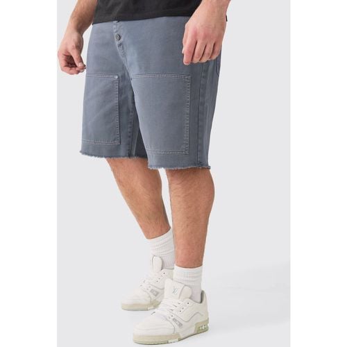 Pantaloncini rilassati Plus Size stile Carpenter in twill slavato con vita fissa - boohoo - Modalova