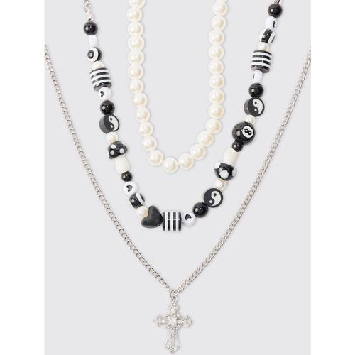 Collana in argento con perline e pendente a croce - set di 3 paia - boohoo - Modalova
