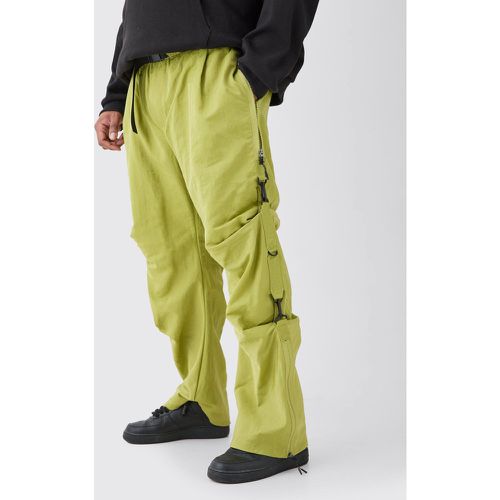 Pantaloni Plus Size rilassati in nylon con vita elasticizzata - boohoo - Modalova