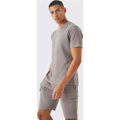 Set T-shirt Slim Fit con trama a nido d'ape & pantaloncini Cargo - boohoo - Modalova