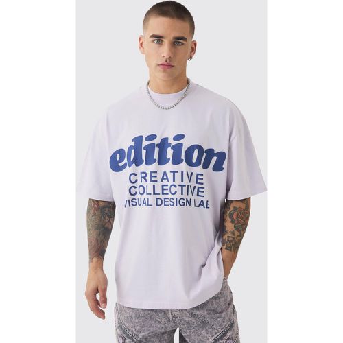 T-shirt oversize con grafica Edition e girocollo esteso - boohoo - Modalova