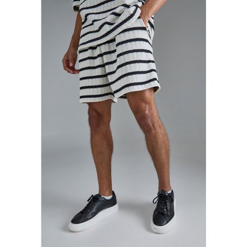 Boxy Textured Stripe Shorts, Nero - boohoo - Modalova