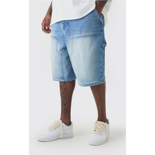 Pantaloni tuta Plus Size in denim con dettagli stile Carpenter - boohoo - Modalova