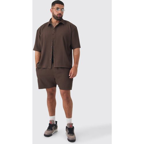 Plus Oversized Short Sleeve Pleated Shirt & Short Set In Chocolate - boohoo - Modalova