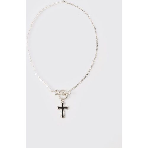 Pearl Cross Pendant Necklace In Silver - boohoo - Modalova