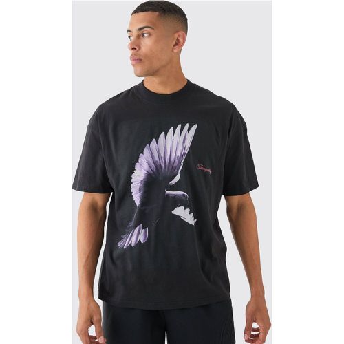 T-shirt con grafica di colomba e girocollo esteso - boohoo - Modalova