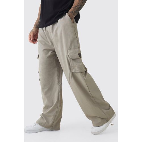 Pantalón Tall Cargo De Nailon Fruncido Color Piedra - boohoo - Modalova