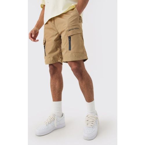 Limited Edition Nylon Elastic Waist Cargo Shorts - boohoo - Modalova