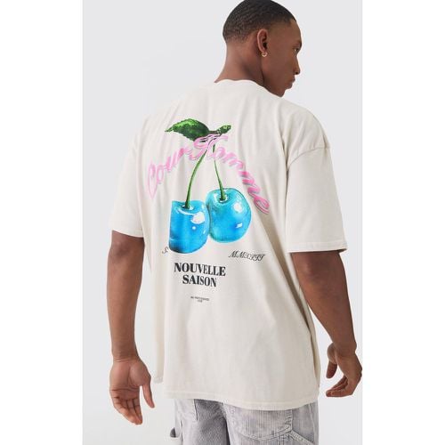 T-shirt oversize con ciliegie e girocollo esteso - boohoo - Modalova