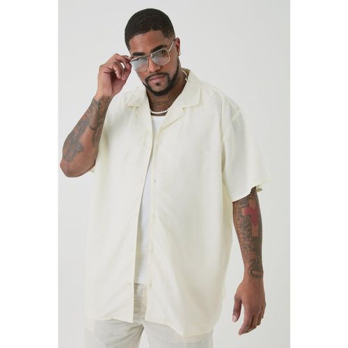 Camicia Plus Size oversize in lino color ecru con rever - boohoo - Modalova