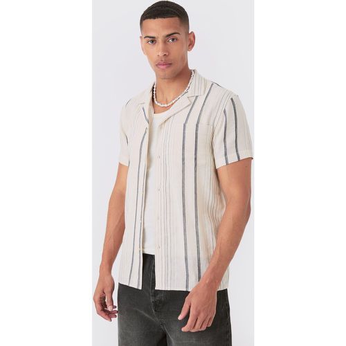 Camisa De Manga Corta Texturizada Con Rayas Y Bolsillos - boohoo - Modalova