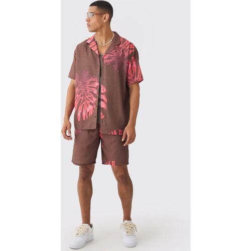 Camicia oversize effetto lino con palme & pantaloncini - boohoo - Modalova