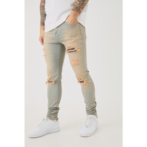 Jeans Skinny Fit Stretch in lavaggio anticato con strappi in fantasia a bandana - boohoo - Modalova