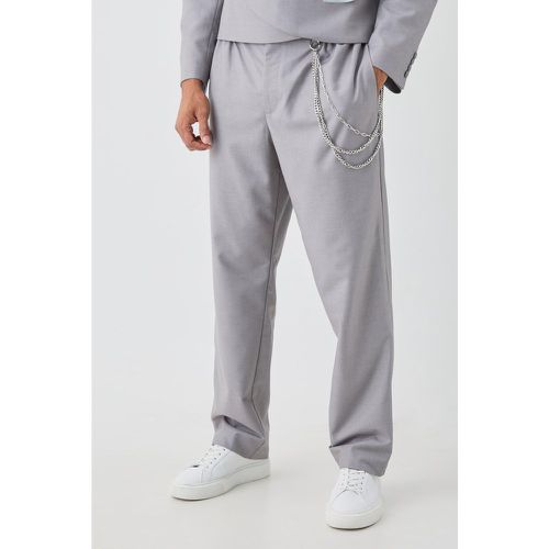 Relaxed Fit Tailored Trouser With Chain In Grey - boohoo - Modalova