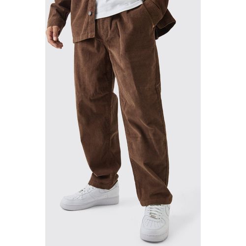 Pantaloni Skate Fit in velluto a coste con etichetta intessuta - boohoo - Modalova