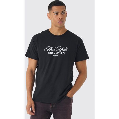 T-shirt Regular Fit con grafica New York e scritta - boohoo - Modalova