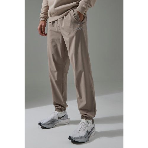 Pantaloni tuta Man Active Regular Fit con polsini alle caviglie - boohoo - Modalova