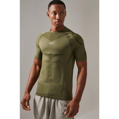 T-shirt attillata Man Active senza cuciture - boohoo - Modalova