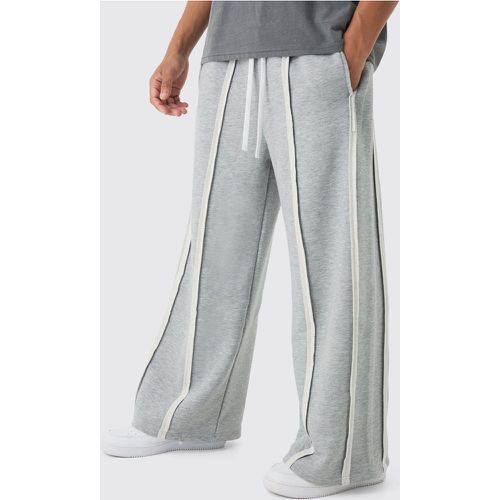 Pantaloni tuta a gamba super ampia con cuciture esposte - boohoo - Modalova