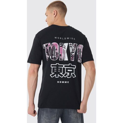 T-shirt con stampa Tokyo City sul retro - boohoo - Modalova