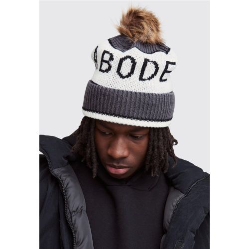 Berretto Beanie con pon pon di casa - boohoo - Modalova