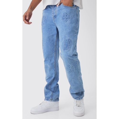 Jeans dritti con incisioni a croce - boohoo - Modalova