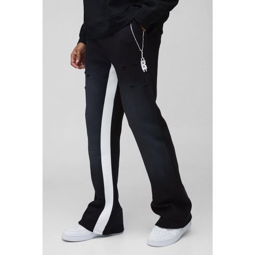 Pantaloni tuta Regular Fit a effetto consumato con stampa di catene e inserti - boohoo - Modalova