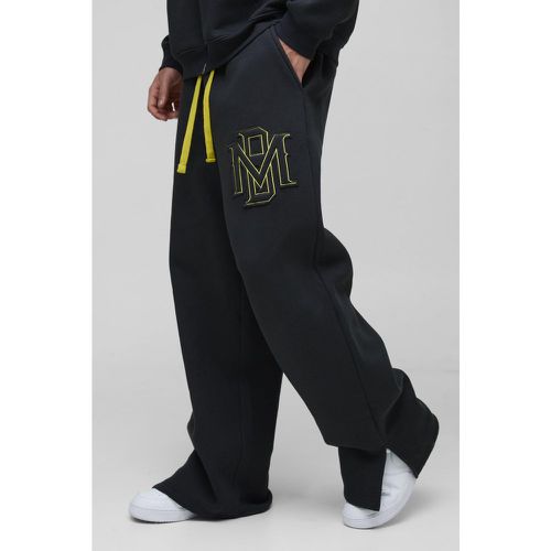 Pantaloni tuta BM stile Varsity a gamba ampia con applique e spacco sul fondo - boohoo - Modalova