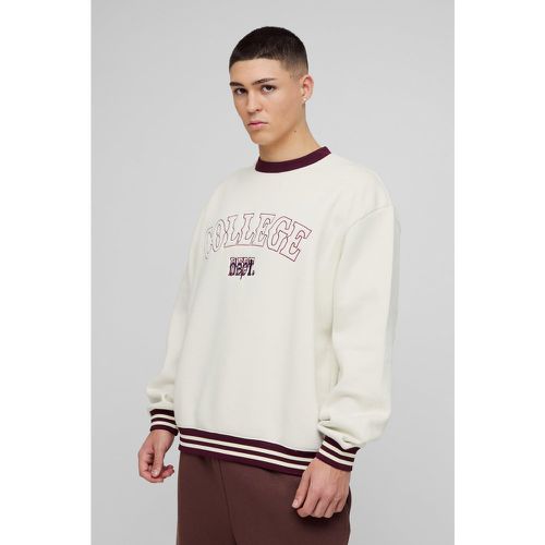 Sudadera Oversize Con Cuello De Caja Y Bordado Universitario 3D De Eslogan - boohoo - Modalova