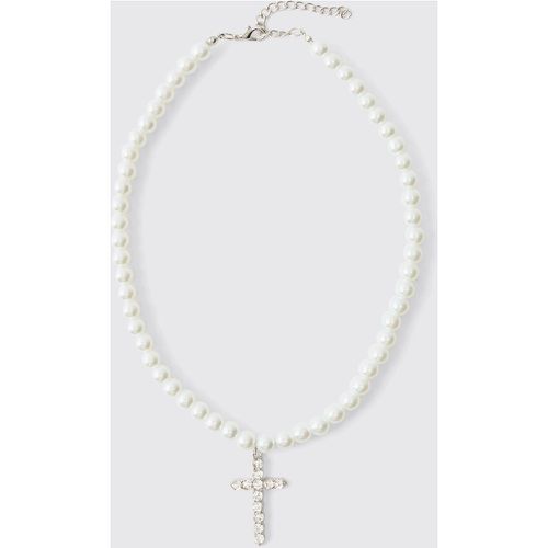 Collar De Perlas Con Cruz, Blanco - boohoo - Modalova