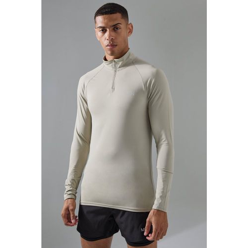 Top attillato Man Active Gym con maniche raglan e zip corta - boohoo - Modalova