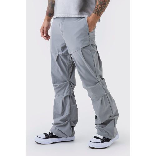 Pantaloni a zampa Slim Fit con pieghe sul fondo e ruches - boohoo - Modalova