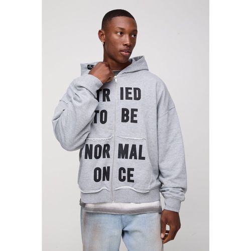 Felpa squadrata oversize con slogan effetto smagliato, zip sul retro e cappuccio - boohoo - Modalova