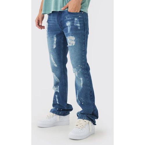 Jeans a zampa Slim Fit strappati con schizzi di colore - boohoo - Modalova