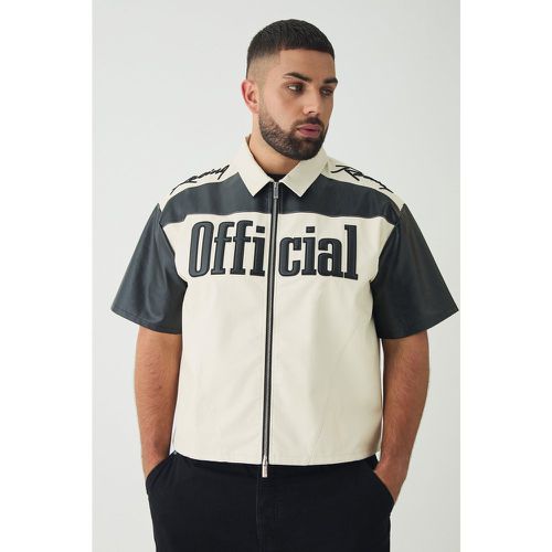 Camisa Plus Recta De Cuero Sintético Con Estampado De Motociclismo - boohoo - Modalova