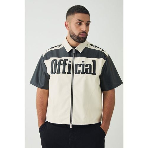 Camisa Plus Recta De Cuero Sintético Con Estampado De Motociclismo - boohoo - Modalova