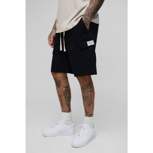 Pantaloncini Cargo Tall rilassati con etichetta intessuta - boohoo - Modalova