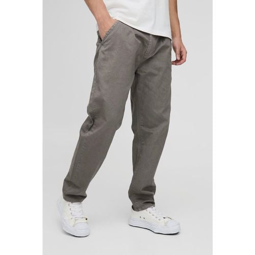 Pantaloni Chino alla caviglia rilassati con pieghe e vita fissa - boohoo - Modalova