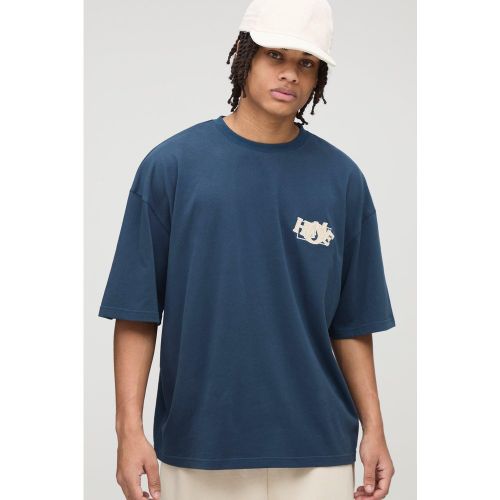 T-shirt squadrata oversize Homme con applique a effetto vellutato - boohoo - Modalova